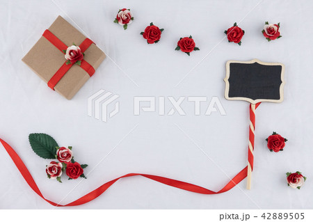 Brown gift box and tiny blackboard  42889505