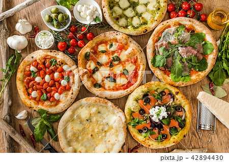 ピッツア　Italian home-made pizza 42894430