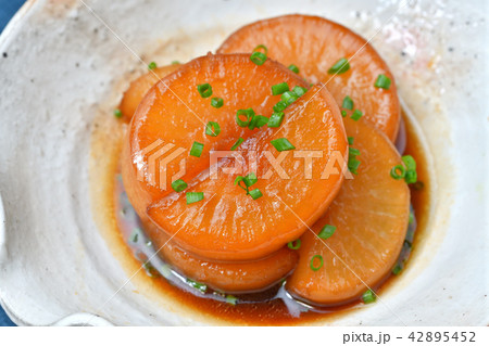 大根の煮物（しょうゆ味）。和食、野菜料理、家庭料理、健康食、田舎料理。 42895452