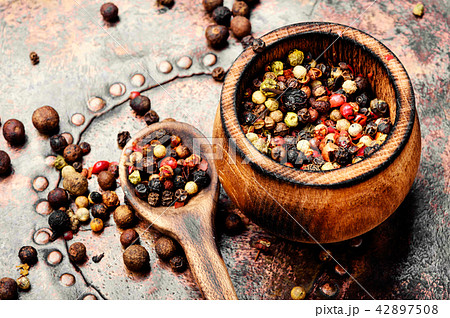 Spice-pepper peas or peppercorn 42897508