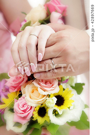 結婚 繋いだ手 結婚 繋いだ手 42897669