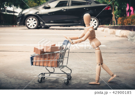Wooden model with a shopping cart Wooden model with a shopping cart 42900185
