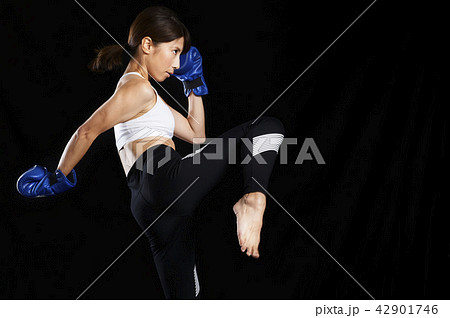 キックボクシング　女性 42901746