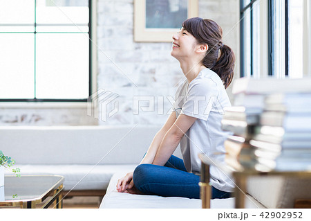 若い女性 42902952