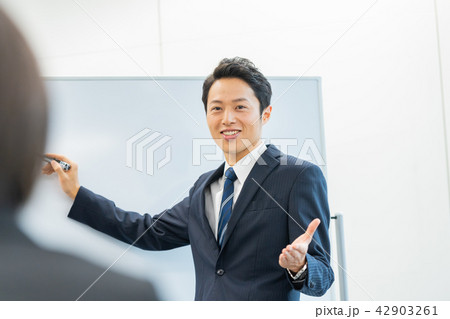 ビジネスマン、研修、講習会 ビジネスマン、研修、講習会 42903261