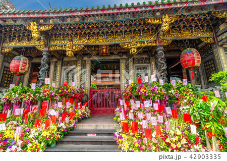 台湾 龍山寺の三川殿 42903335