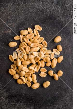 Salted roasted peanuts. Salted roasted peanuts. 42904190