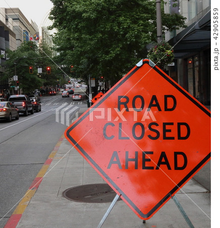 アメリカの道路標識 通行止めの写真素材