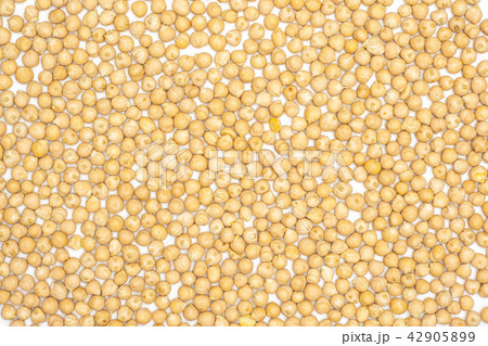 Raw chickpeas kabuli on white Raw chickpeas kabuli on white 42905899