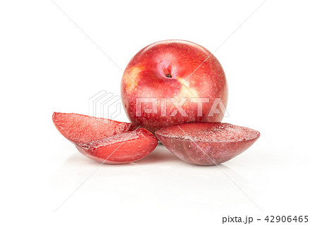 Fresh pluot interspecific plums isolated on white 42906465