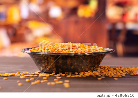 Raw red lentils with rustic kitchen 42906510