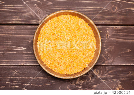 Raw red lentils on brown wood 42906514