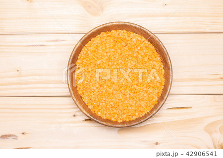 Raw red lentils on natural wood Raw red lentils on natural wood 42906541
