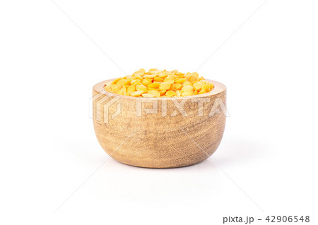 Raw red lentils isolated on white 42906548