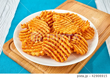Criss Cross Fries on a board Criss Cross Fries on a board 42906915