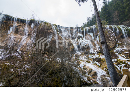 Waterfall from a cliff in the forest 42906973