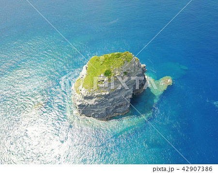 沖縄の海　男岩　慶良間諸島　ケラマ諸島　空撮　沖縄の離島　夏の沖縄　沖縄の海　スノーケリング 42907386