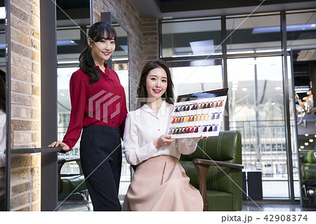 Hairdresser styling woman's hair in a salon. Korean beauty stock photo. 148 Hairdresser styling woman's hair in a salon. Korean beauty stock photo. 148 42908374