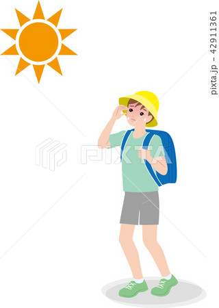 炎天下で通学する小学生.熱中症の危険. 42911361