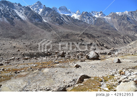 インドのヒマラヤ山岳地帯 スピティ谷の美しい山々 カザからマナリーまでの道中で目にした絶景 インドのヒマラヤ山岳地帯 スピティ谷の美しい山々 カザからマナリーまでの道中で目にした絶景 42912953