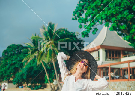 handsome girl in hat on the beach background 42913428