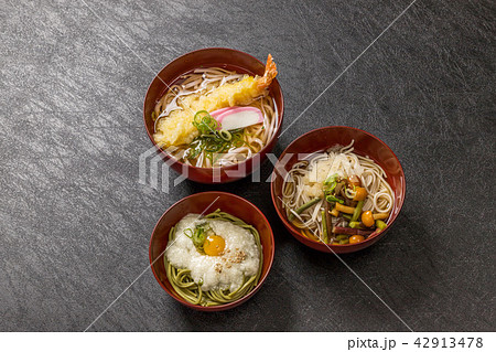 典型的な日本そば　Japanese noodles(soba) 42913478