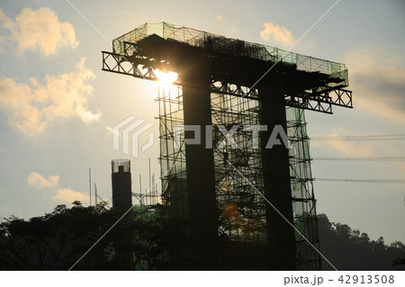 Steel bridge construction with scaffolding Steel bridge construction with scaffolding 42913508