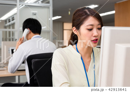 ビジネスイメージ　ビジネスウーマン 42913641