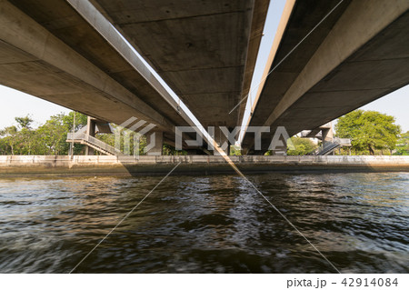 Boat travel under bridge on the Chao Phraya river Boat travel under bridge on the Chao Phraya river 42914084
