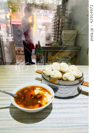 Steamed Meat Bun 42914972