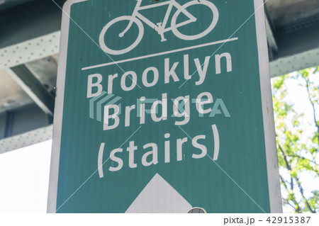 Sign indicating the direction to Brooklyn Bridge Sign indicating the direction to Brooklyn Bridge 42915387