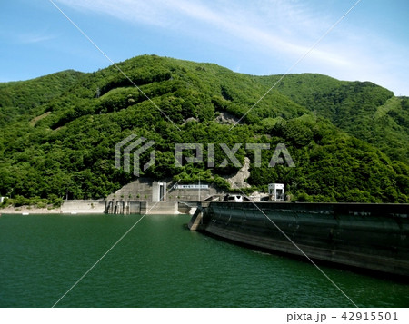 奈川渡ダムから見た梓湖 42915501