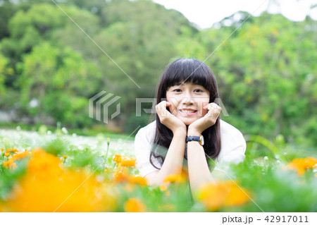女性 メス フィールドの花 42917011