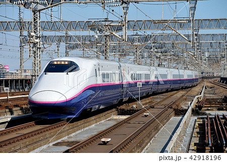 入線する東北新幹線E2系J72編成やまびこ 42918196
