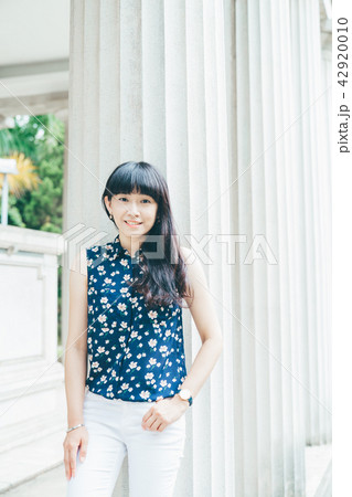 女性 メス 女の人 42920010