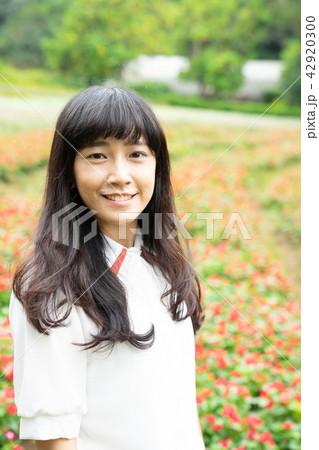 女性 メス フィールドの花 42920300