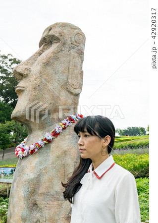 女性 メス フィールドの花 42920317