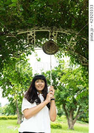 女性 メス フィールドの花 42920333