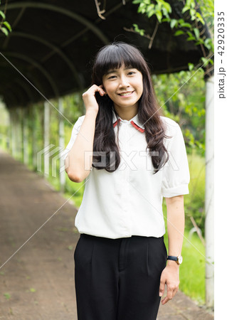 女性 メス フィールドの花 42920335