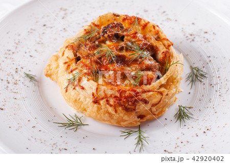 Juicy meat pie, beef stew pie with puff pastry. Homemade fresh baked, country rustic style. Pot pie 42920402
