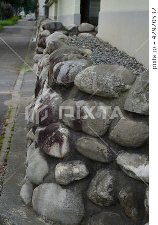 石で出来た塀 42920532
