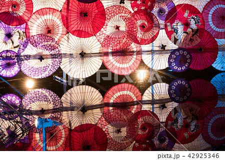 和傘のライトアップ 42925346