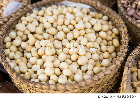 Baskets with a variety of delicious nuts 42926167