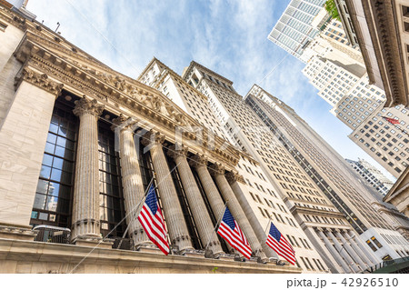 Exterior of New york Stock Exchange, Wall street, lower Manhattan, New York City, USA. 42926510