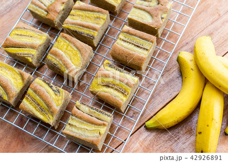 banana cake with fresh banana on top 42926891