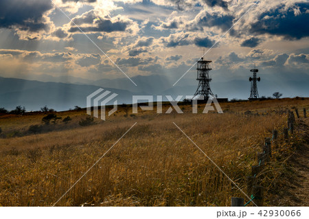 高ボッチ高原・電波塔と光芒(長野県) 高ボッチ高原・電波塔と光芒(長野県) 42930066