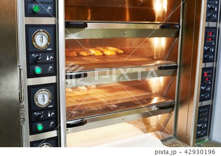 Oven with bread in bakery 42930196