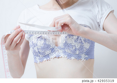 バスト・下着・女性 バスト・下着・女性 42935319