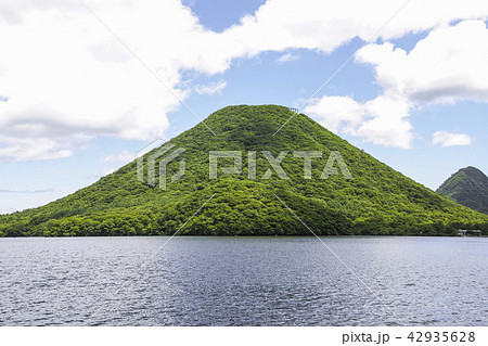 榛名湖上より榛名山を望む 42935628
