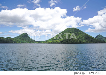 榛名湖上より榛名山を望む 42935636